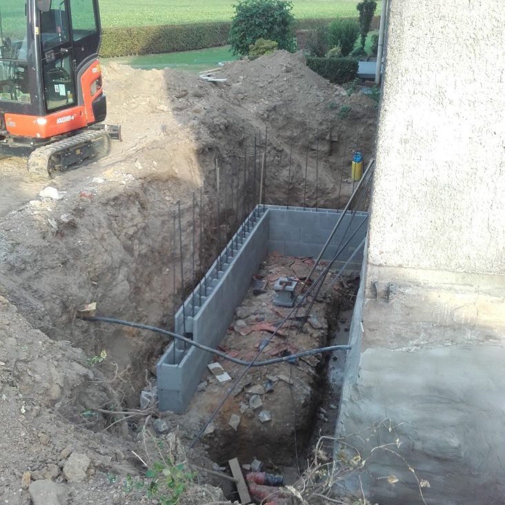 Abriss eines Kellereingangs und Neuaufbau